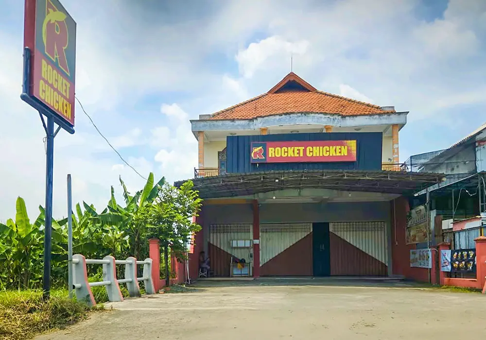 RUMAH DI DESA SUMOBITO - JOMBANG NPL227-4