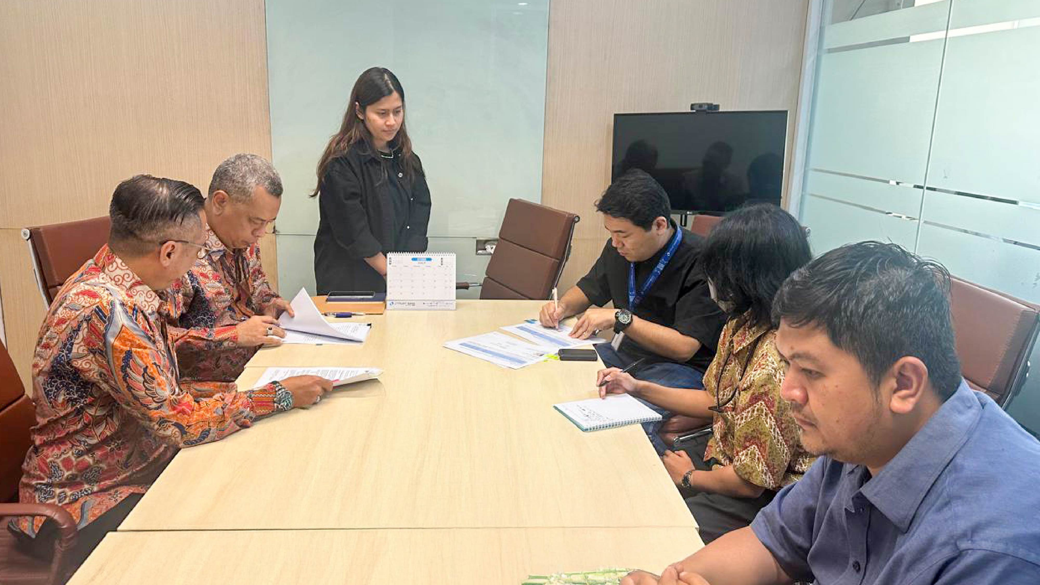 Penandatanganan Akuisisi Portofolio JTII dan BPR Brata Bhakti Sejahtera